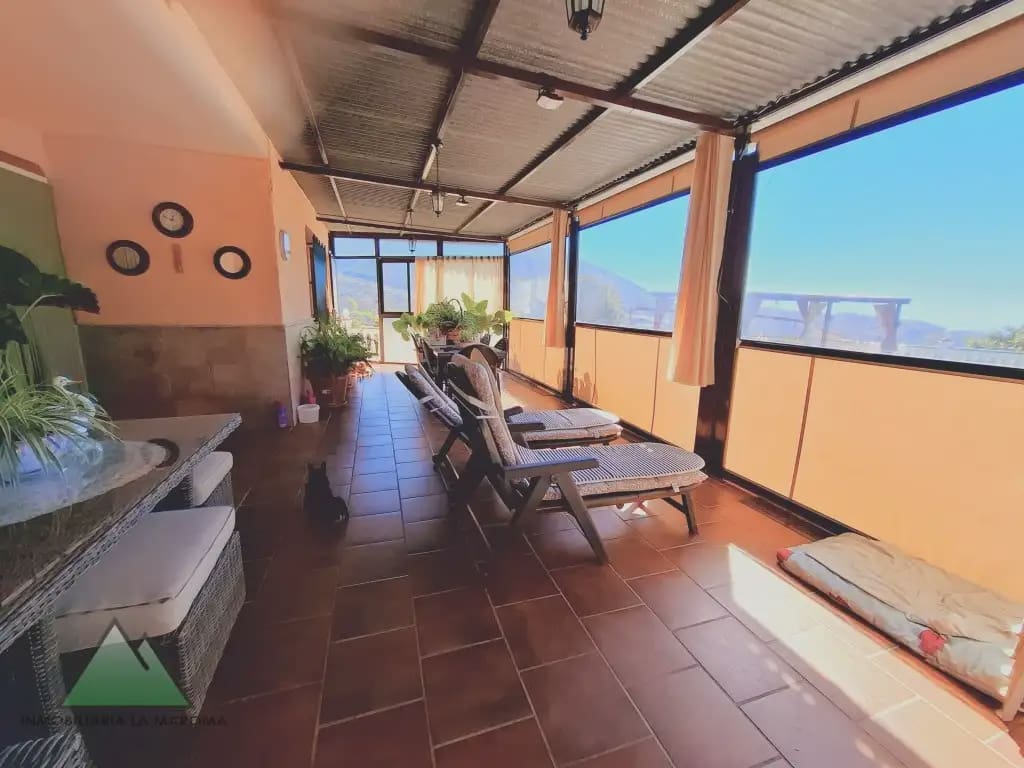 Chalet de 4 habitaciones en Alcaucín en venta con piscina garaje - 375.000 € (Ref: 10078848)