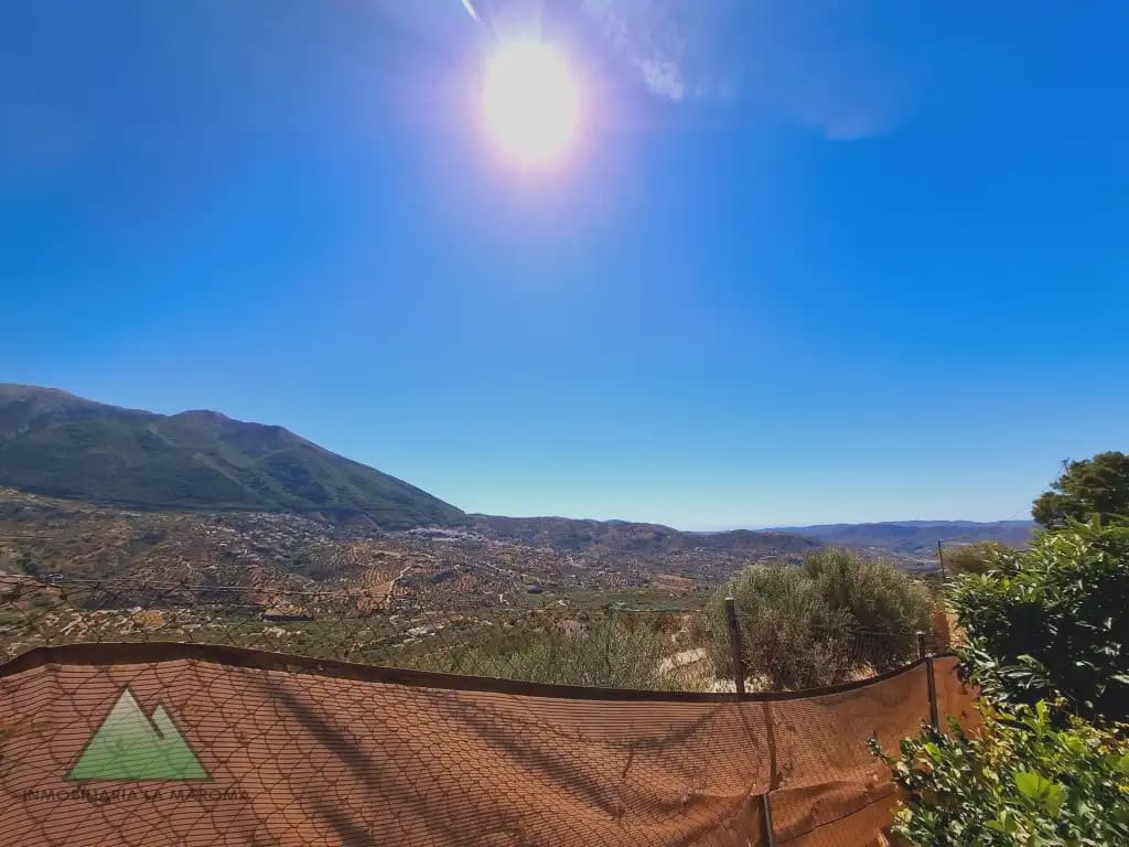 Chalet de 4 habitaciones en Alcaucín en venta con piscina garaje - 375.000 € (Ref: 10078848)