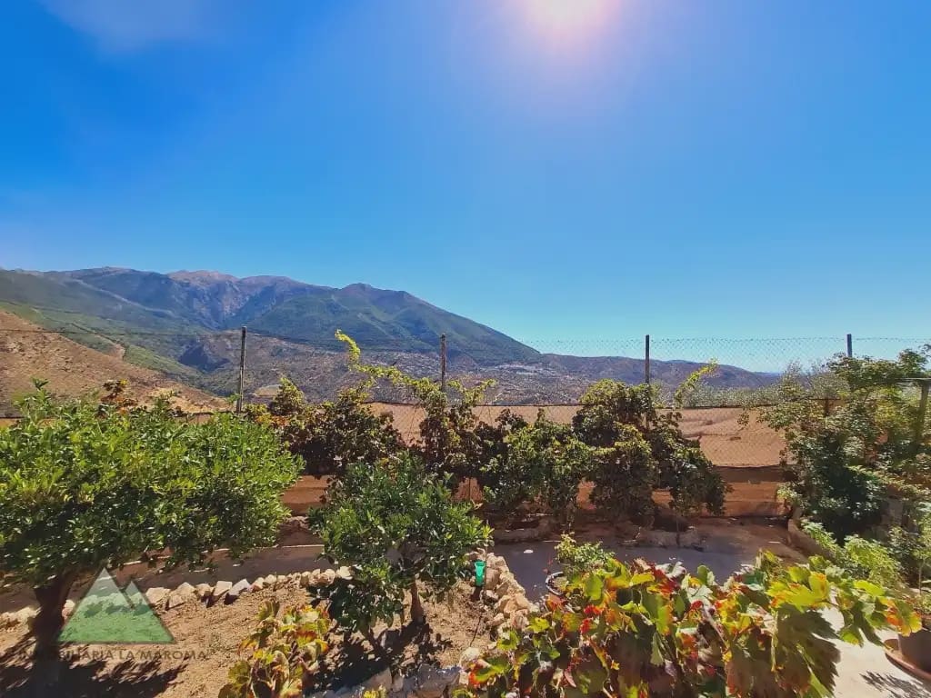 Chalet de 4 habitaciones en Alcaucín en venta con piscina garaje - 375.000 € (Ref: 10078848)