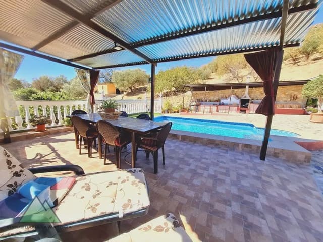 Chalet de 4 habitaciones en Alcaucín en venta con piscina garaje - 375.000 € (Ref: 10078848)