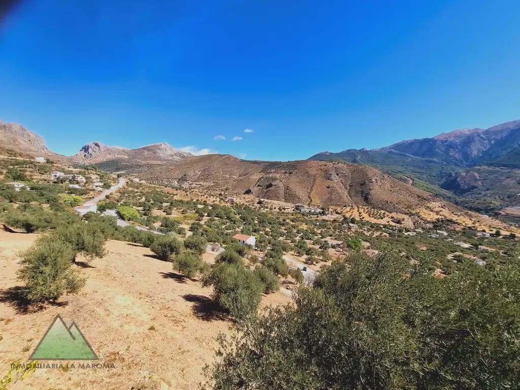 Chalet de 4 habitaciones en Alcaucín en venta con piscina garaje - 375.000 € (Ref: 10078848)