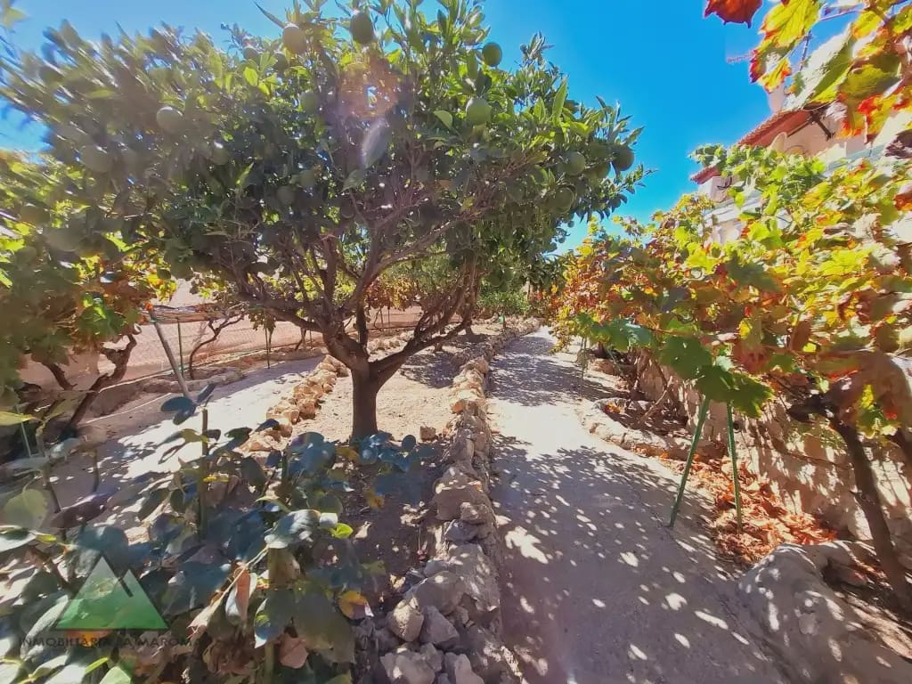 Chalet de 4 habitaciones en Alcaucín en venta con piscina garaje - 375.000 € (Ref: 10078848)