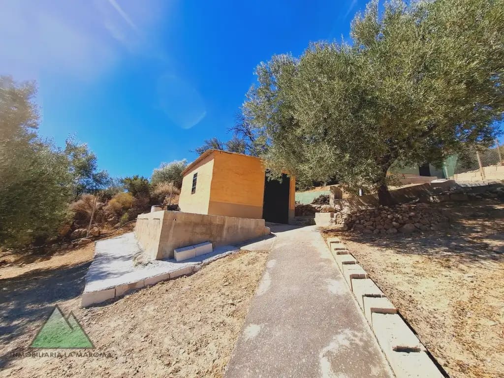Chalet de 4 habitaciones en Alcaucín en venta con piscina garaje - 375.000 € (Ref: 10078848)
