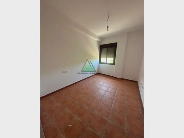 Piso de 3 habitaciones en Alcaucín en venta con piscina - 140.000 € (Ref: 10078850)