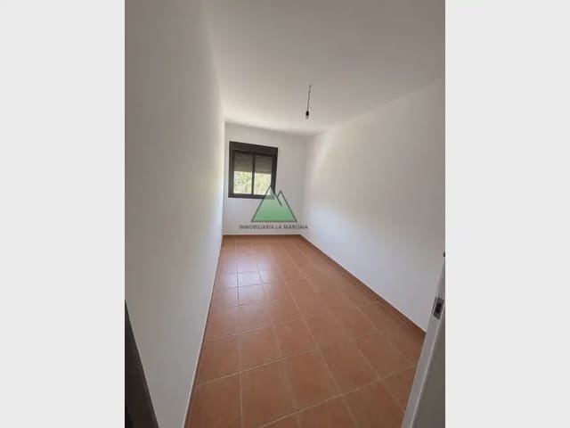 Piso de 3 habitaciones en Alcaucín en venta con piscina - 140.000 € (Ref: 10078850)