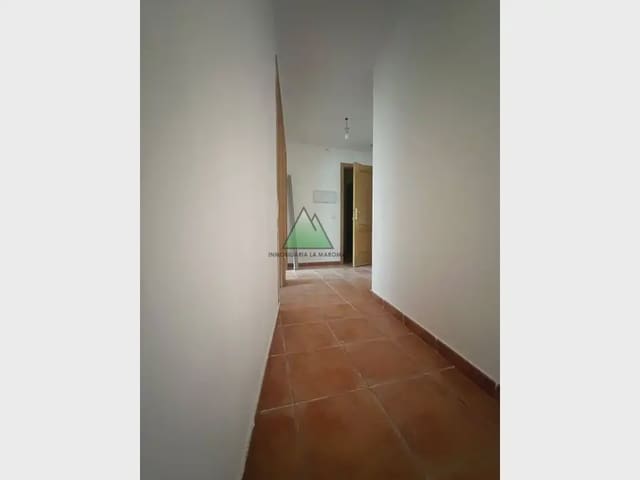 Piso de 3 habitaciones en Alcaucín en venta con piscina - 140.000 € (Ref: 10078850)