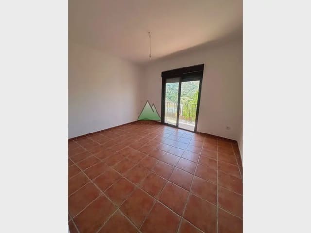 Piso de 3 habitaciones en Alcaucín en venta con piscina - 140.000 € (Ref: 10078850)