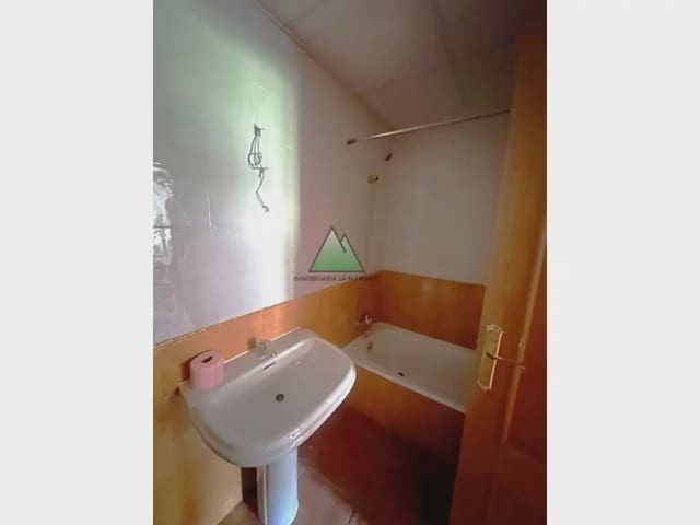 Piso de 3 habitaciones en Alcaucín en venta con piscina - 140.000 € (Ref: 10078850)