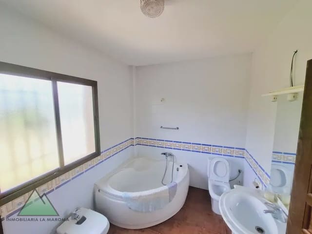 Chalet de 4 habitaciones en Loja en venta con garaje - 329.280 € (Ref: 10078852)