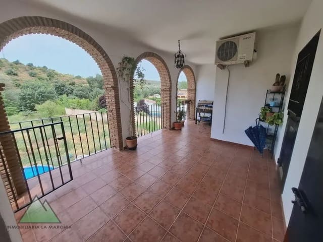 Chalet de 4 habitaciones en Loja en venta con garaje - 329.280 € (Ref: 10078852)