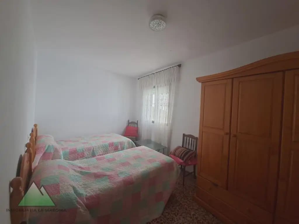 4 bedroom Townhouse for sale in Alcaucin with garage - € 195,000 (Ref: 10078855)