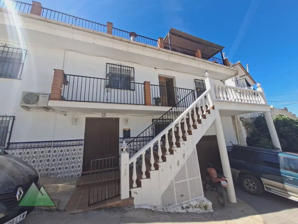 4 bedroom Townhouse for sale in Alcaucin with garage - € 195,000 (Ref: 10078855)
