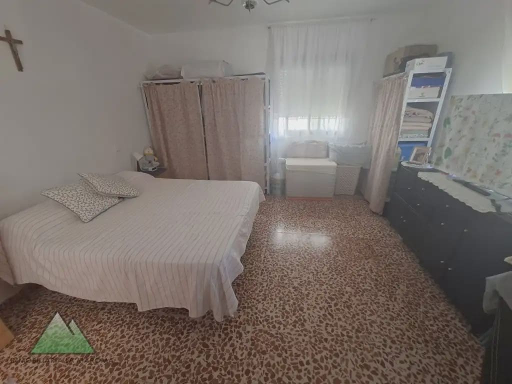 4 bedroom Townhouse for sale in Alcaucin with garage - € 195,000 (Ref: 10078855)