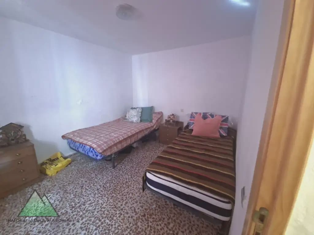 4 bedroom Townhouse for sale in Alcaucin with garage - € 195,000 (Ref: 10078855)