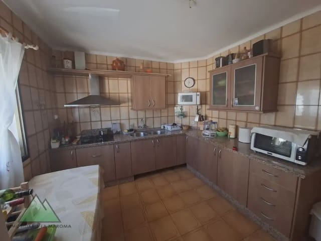 4 bedroom Townhouse for sale in Alcaucín with garage - € 195,000 (Ref: 10078855)