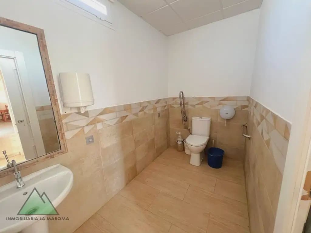 Local Comercial en Loja en venta - 598.500 € (Ref: 10078878)