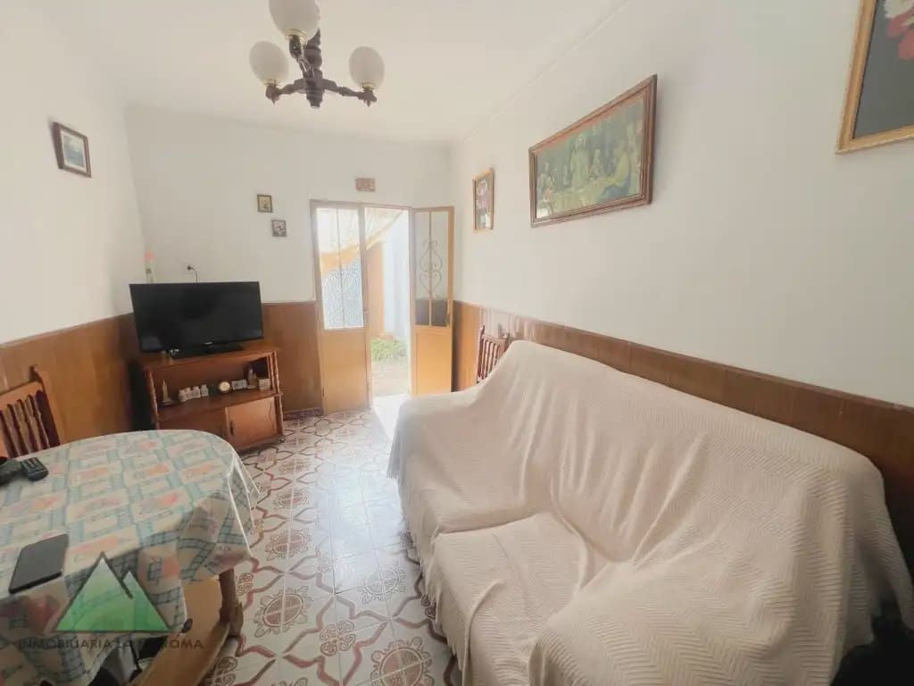 6 bedroom Townhouse for sale in Villanueva de Tapia with garage - € 115,000 (Ref: 10078880)