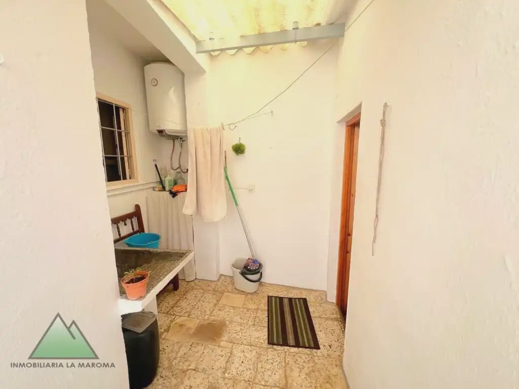 6 bedroom Townhouse for sale in Villanueva de Tapia with garage - € 115,000 (Ref: 10078880)