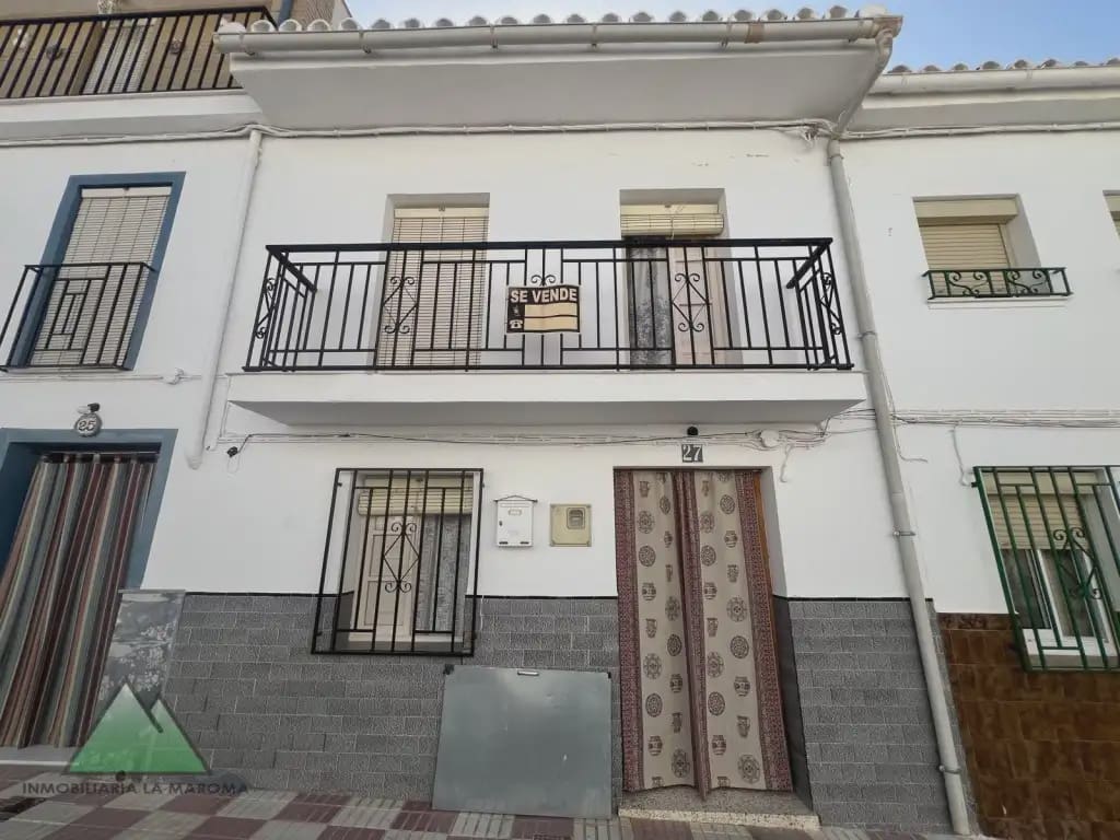 6 bedroom Townhouse for sale in Villanueva de Tapia with garage - € 115,000 (Ref: 10078880)