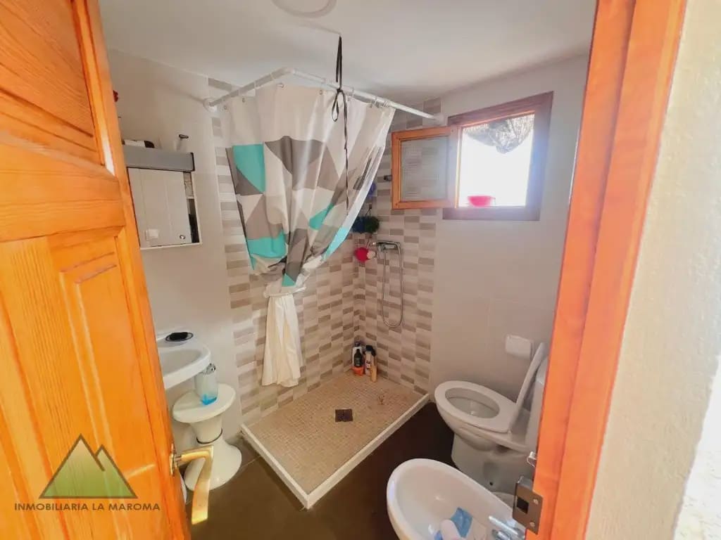 6 bedroom Townhouse for sale in Villanueva de Tapia with garage - € 115,000 (Ref: 10078880)