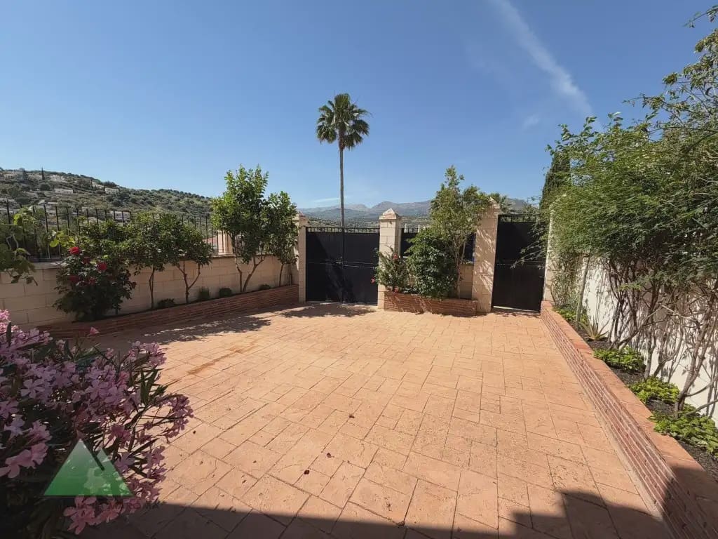 3 sovrum Semi-fristående Villa till salu i Alcaucin med pool garage - 270 000 € (Ref: 10078888)