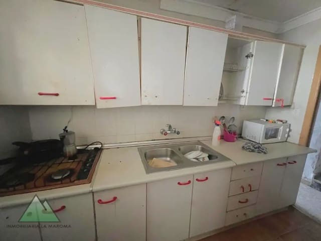 4 Zimmer Haus zu verkaufen in Loja mit Garage - 110.000 € (Ref: 10078892)