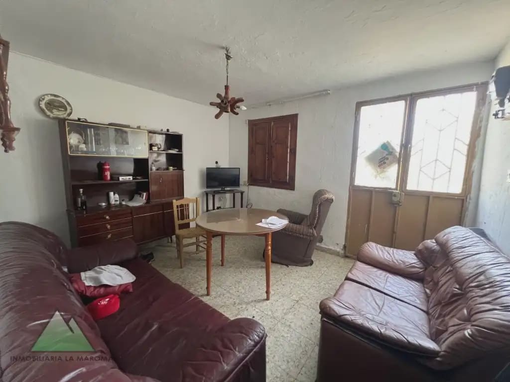 4 slaapkamer Huis te koop in Loja met garage - € 110.000 (Ref: 10078892)