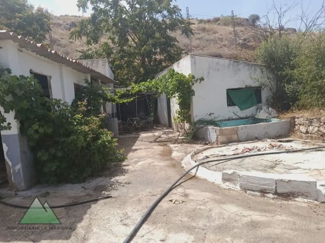 4 Zimmer Haus zu verkaufen in Loja mit Garage - 110.000 € (Ref: 10078892)