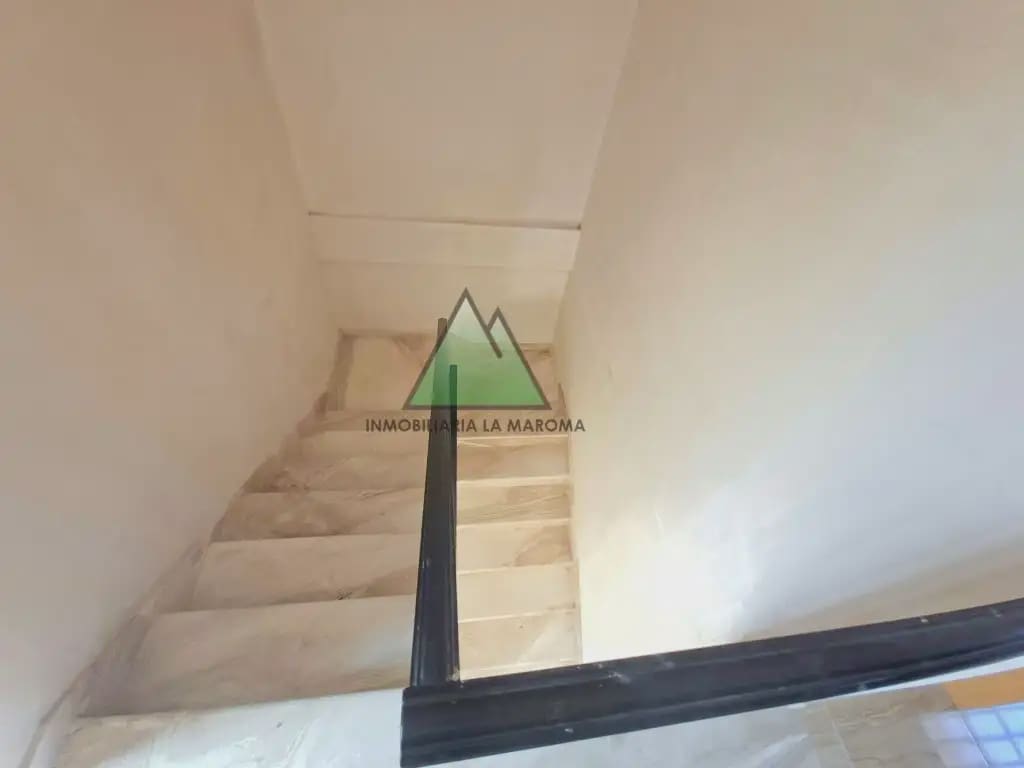 3 quarto Moradia em Banda para venda em Loja com piscina garagem - 175 000 € (Ref: 10078897)