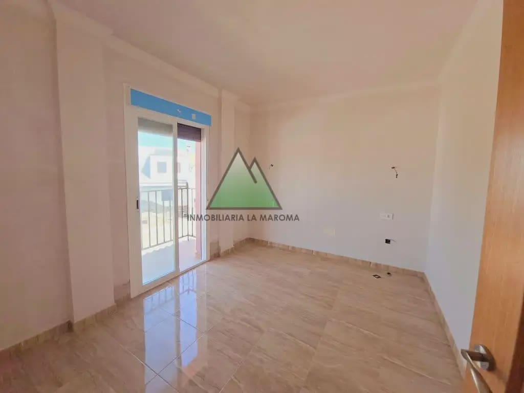 3 quarto Moradia em Banda para venda em Loja com piscina garagem - 175 000 € (Ref: 10078897)
