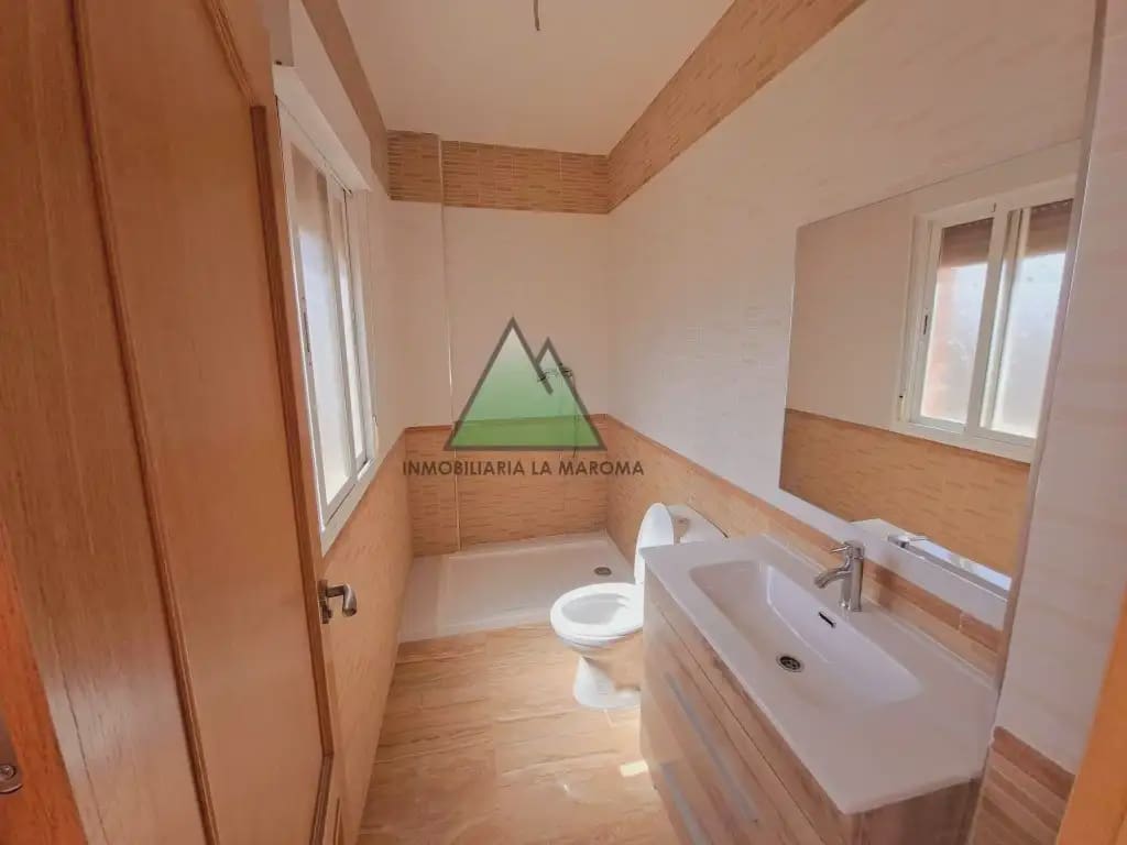 3 quarto Moradia em Banda para venda em Loja com piscina garagem - 175 000 € (Ref: 10078897)