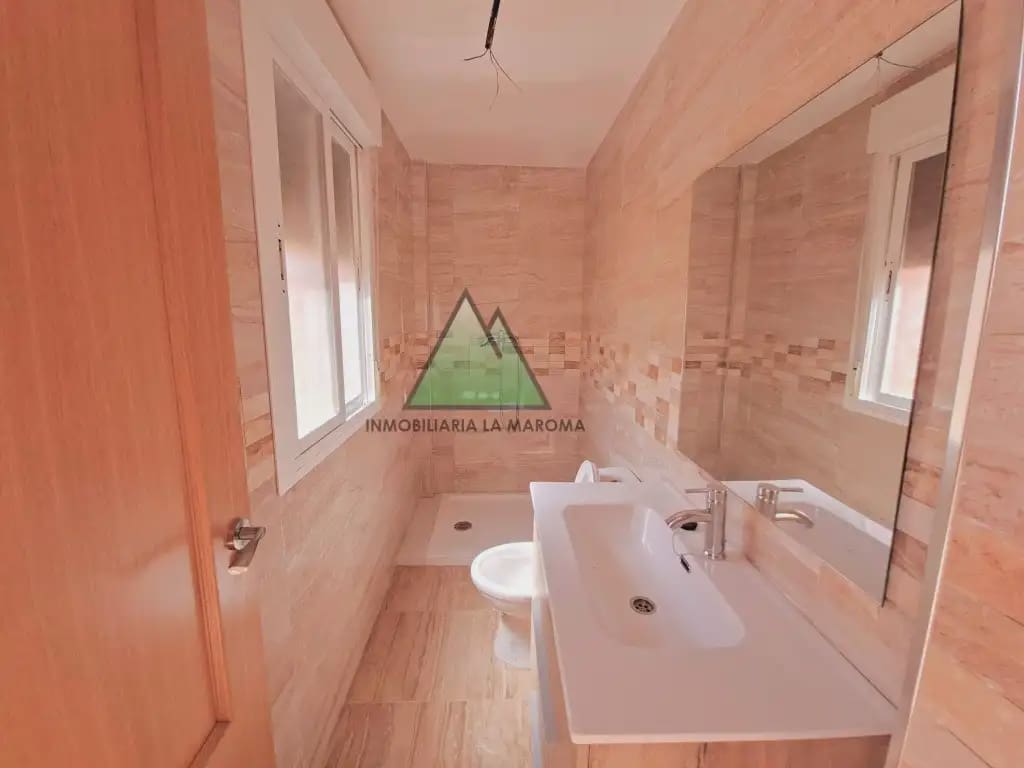 3 quarto Moradia em Banda para venda em Loja com piscina garagem - 175 000 € (Ref: 10078897)