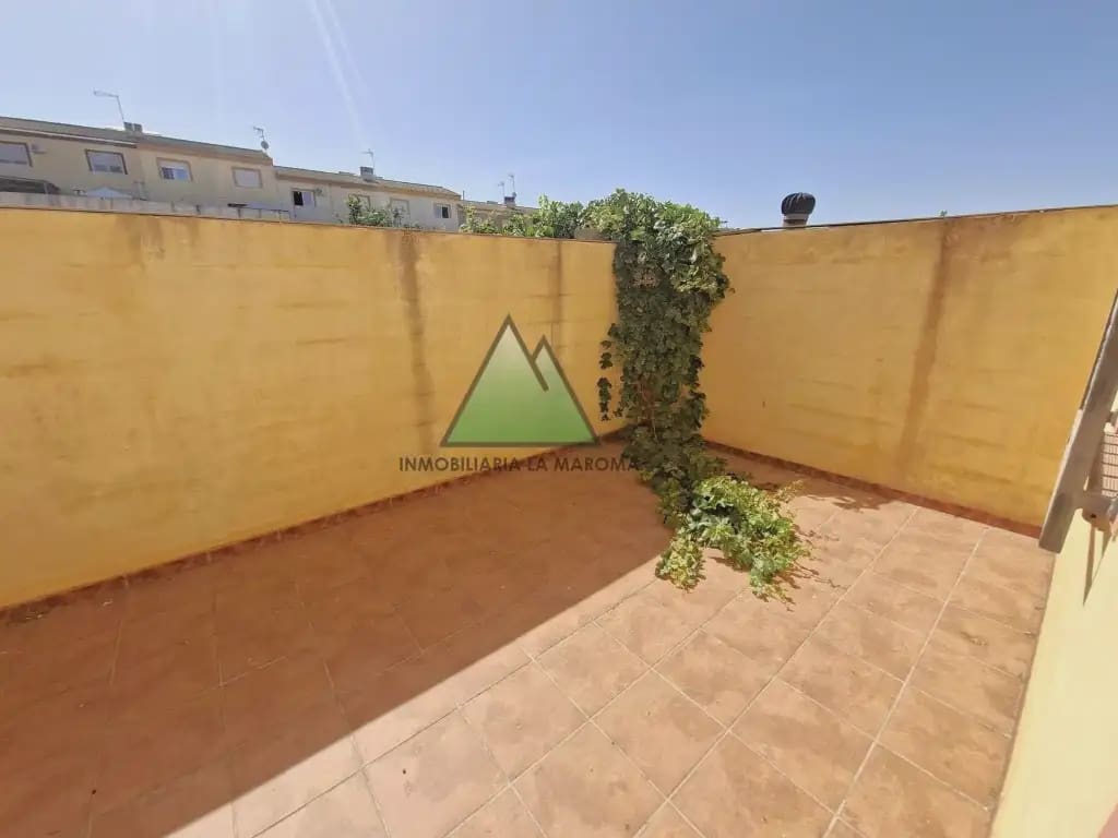 3 quarto Moradia em Banda para venda em Loja com piscina garagem - 175 000 € (Ref: 10078897)