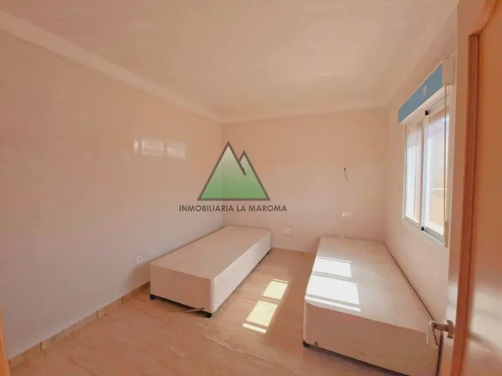 3 quarto Moradia em Banda para venda em Loja com piscina garagem - 175 000 € (Ref: 10078897)