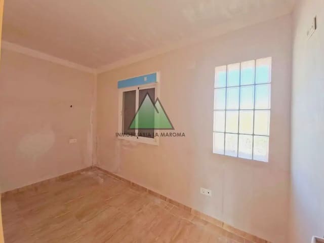 3 camera da letto Villetta a Schiera in vendita in Loja con piscina garage - 175.000 € (Rif: 10078897)