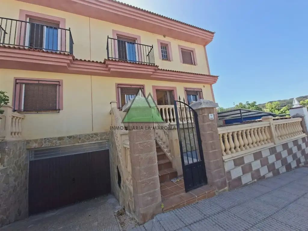 3 quarto Moradia em Banda para venda em Loja com piscina garagem - 175 000 € (Ref: 10078897)