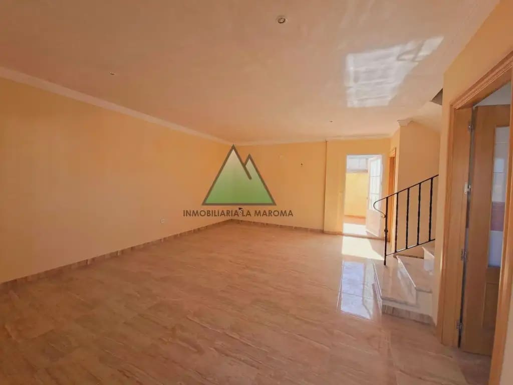 3 quarto Moradia em Banda para venda em Loja com piscina garagem - 175 000 € (Ref: 10078897)