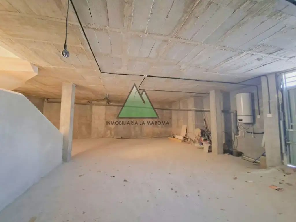 3 quarto Moradia em Banda para venda em Loja com piscina garagem - 175 000 € (Ref: 10078897)
