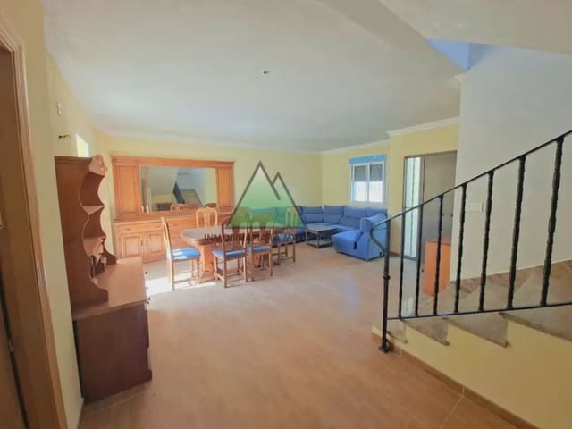 4 quarto Moradia em Banda para venda em Loja com garagem - 185 000 € (Ref: 10078900)