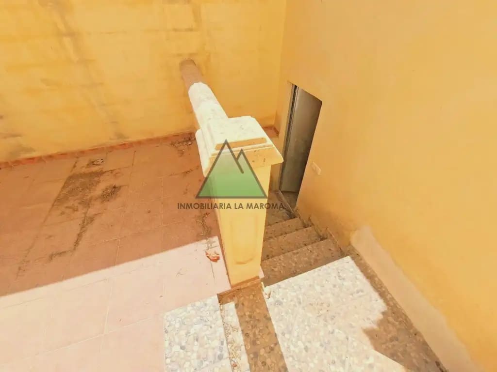4 quarto Moradia em Banda para venda em Loja com garagem - 185 000 € (Ref: 10078900)