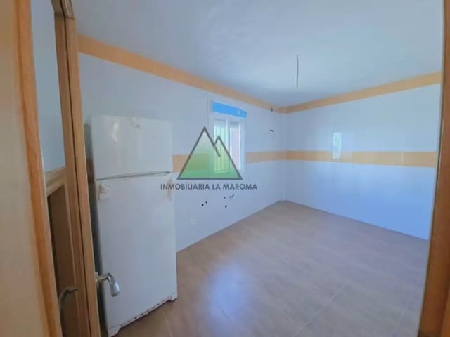 4 quarto Moradia em Banda para venda em Loja com garagem - 185 000 € (Ref: 10078900)