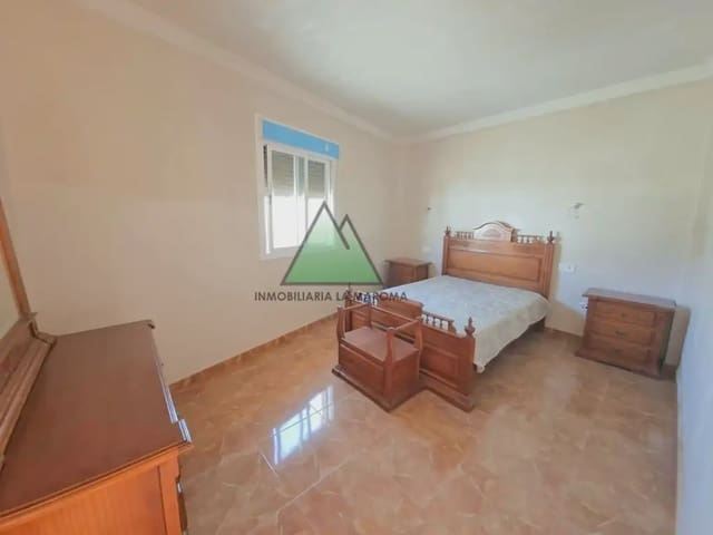 4 quarto Moradia em Banda para venda em Loja com garagem - 185 000 € (Ref: 10078900)