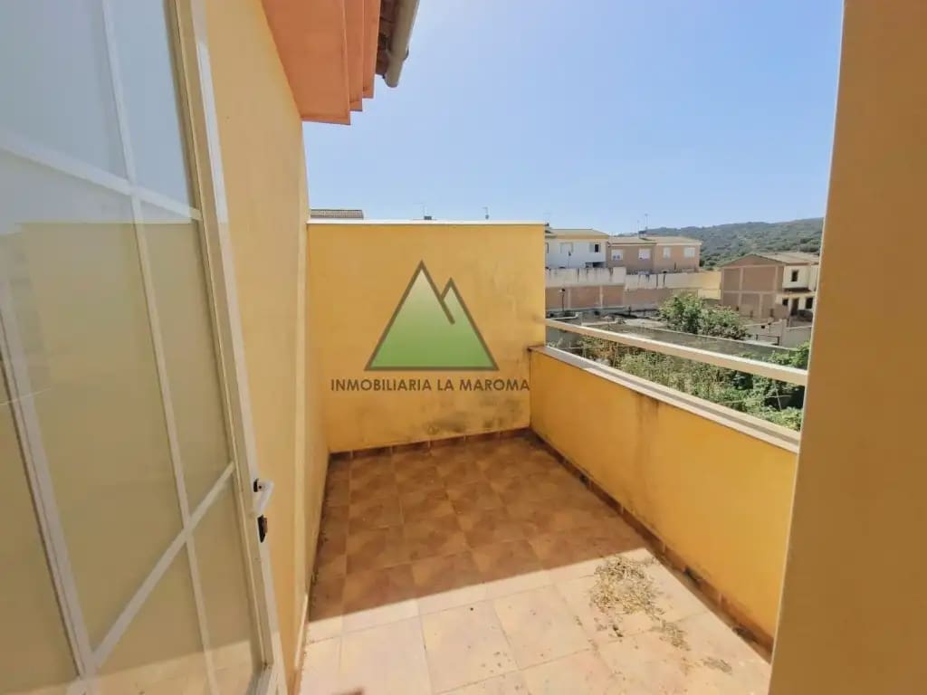 4 quarto Moradia em Banda para venda em Loja com garagem - 185 000 € (Ref: 10078900)
