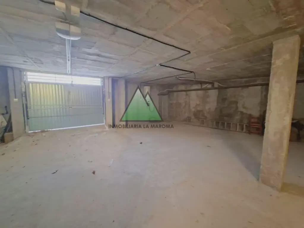 4 quarto Moradia em Banda para venda em Loja com garagem - 185 000 € (Ref: 10078900)
