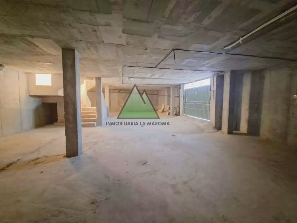 4 quarto Moradia em Banda para venda em Loja com garagem - 185 000 € (Ref: 10078900)
