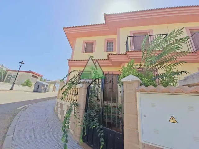 4 quarto Moradia em Banda para venda em Loja com garagem - 185 000 € (Ref: 10078900)