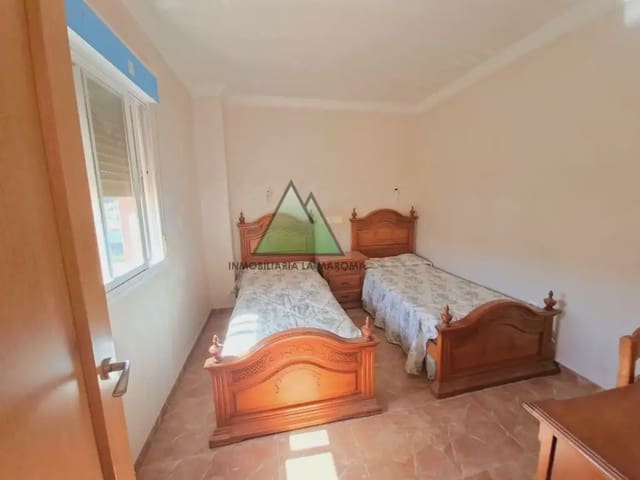 4 quarto Moradia em Banda para venda em Loja com garagem - 185 000 € (Ref: 10078900)