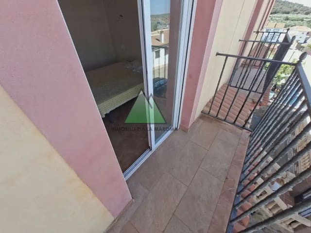 4 quarto Moradia em Banda para venda em Loja com garagem - 185 000 € (Ref: 10078900)