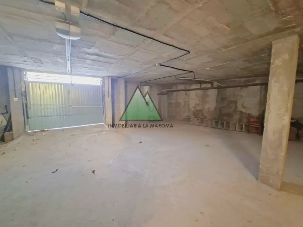 4 quarto Moradia em Banda para venda em Loja com garagem - 185 000 € (Ref: 10078900)