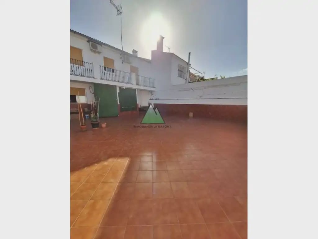 4 slaapkamer Huis te koop in Villanueva de Algaidas met garage - € 219.000 (Ref: 10147382)